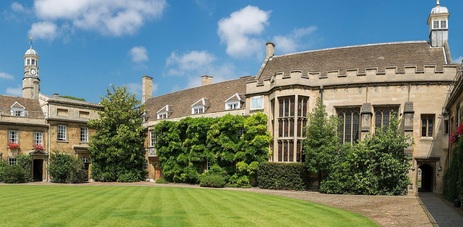 First Court of Christ's College, Cambridge, England.
Photo by DAVID ILIFF. License: https://creativecommons.org/licenses/by-sa/3.0/